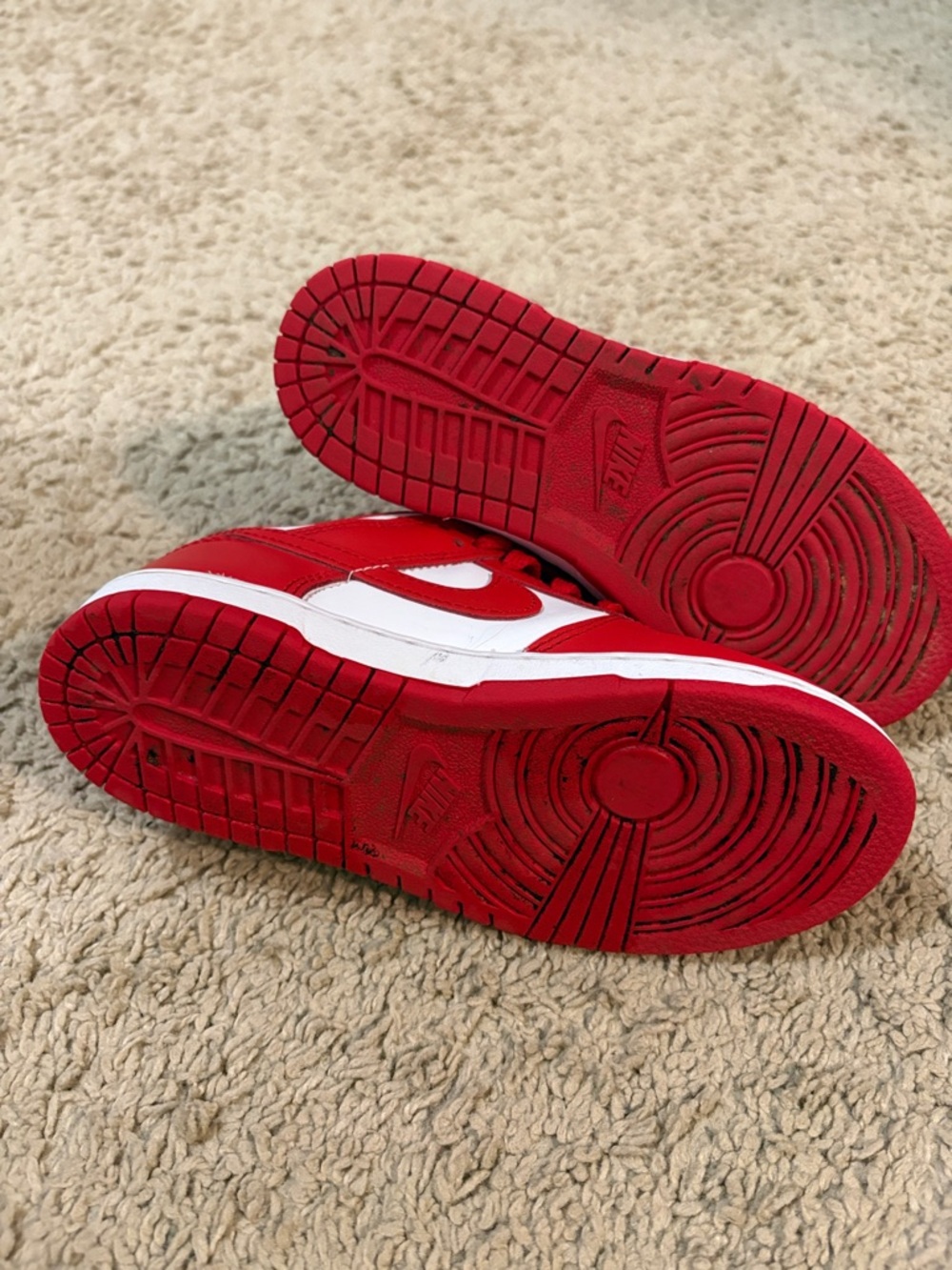 Nike Kids Low-Top Sneakers in Red and White - Picture 4 of 4